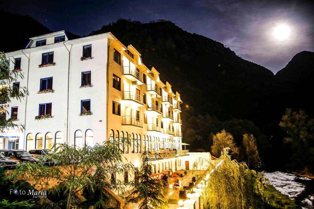Hotel Golden Spirit Бэиле-Еркулане Экстерьер фото